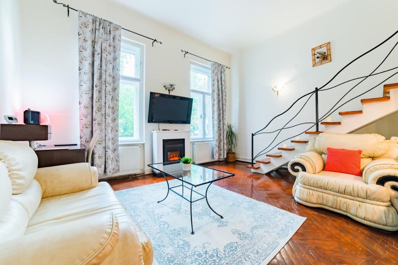 Sabin Apartments Private Parking Braşov Buitenkant foto