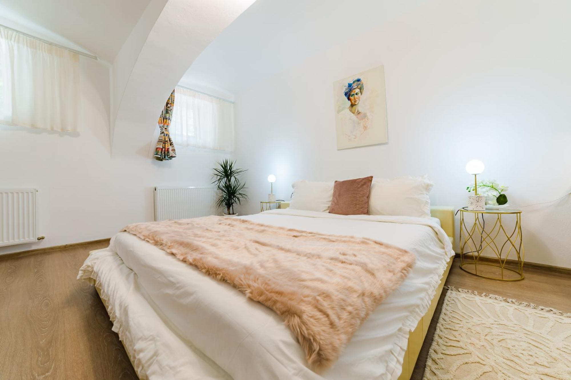 Sabin Apartments Private Parking Braşov Buitenkant foto
